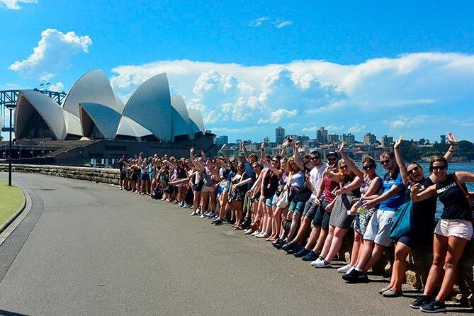 7 Day ULTIMATE Sydney (18 - 35s) - Day 6: Sydney pub crawl night for meeting people fast