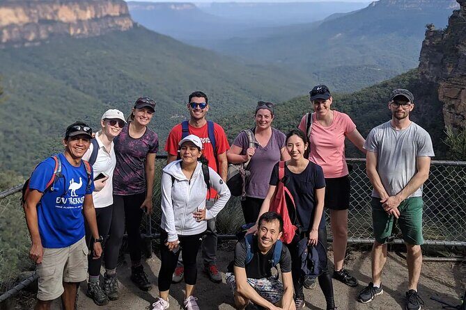Adventurous Blue Mountains hike up the iconic Three Sisters - Echo Point Lookout: photos, views, and time to actually enjoy it