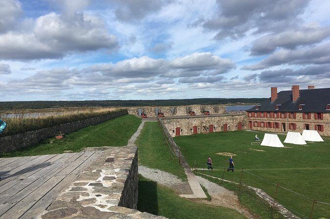 Black Wood Tours: Fortress of Louisbourg Tour - Group size, comfort, and how the day timing affects your experience