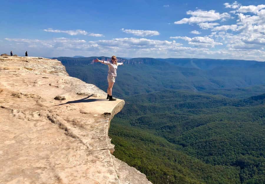 From Sydney: Blue Mountains Bushwalks & Featherdale Tour - Govetts Leap Lookout: second act mountain views