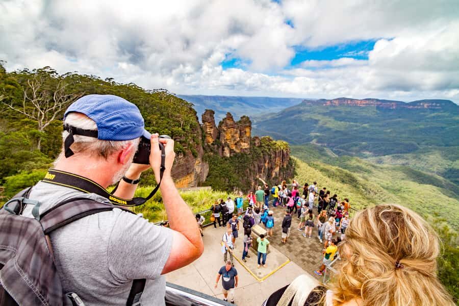 From Sydney: Blue Mountains, Scenic World, Zoo, & Ferry Ride - Small-group feel and guide quality: why the day runs smoother than you expect