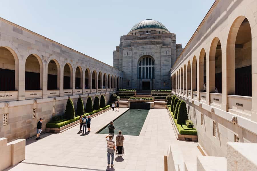 From Sydney: Canberra Day Tour - Floriade in Sep–Oct: Commonwealth Park turns into a festival