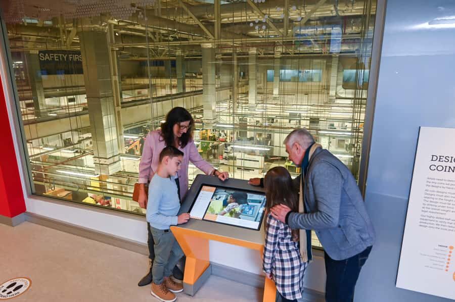 From Sydney: Canberra Floriade Festival Includes Lunch - Floriade Festival: spring flowers with a guided day built around them