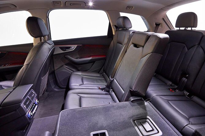 Luxury Sydney Airport Arrival Transfer - Sedan/SUV - Logistics, Luggage Limits, and a Quick Phone Etiquette Tip