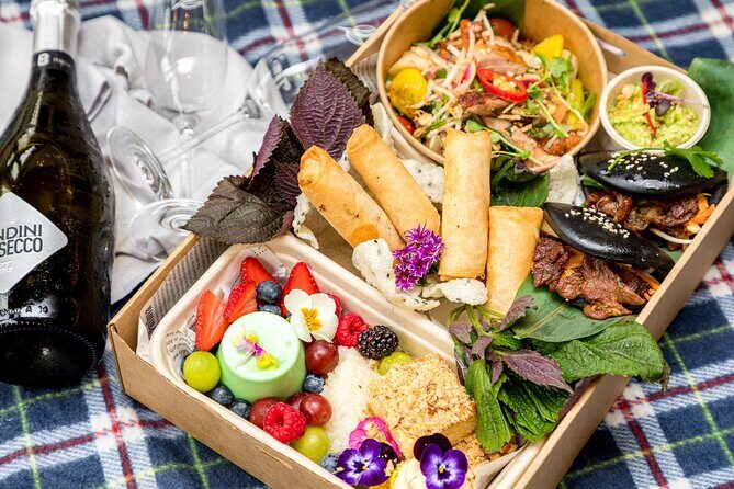 Picnic in the Royal Botanic Gardens for 2 - Luke Nguyen’s chef-made picnic in the Royal Botanic Gardens