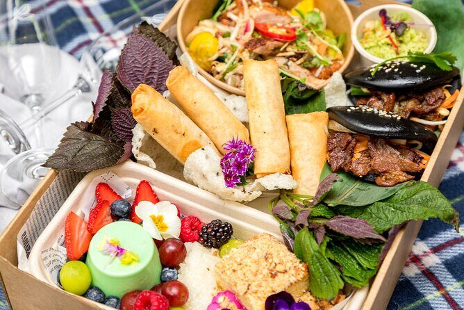 Picnic in the Royal Botanic Gardens for 2 - Should you bring anything of your own?