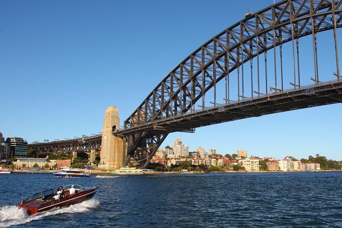 Private 2 Hour Icons and Highlights Cruise of Sydney Harbour - Athol Bay Beach: a break from city mode