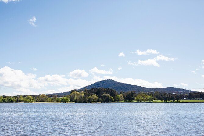 Private Canberra Day Tour from Sydney - Lake Burley Griffin: your calm reset in the middle of the day