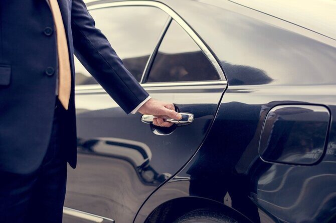Private Chauffeured Airport Departure Transfers in Sydney - Picking the right vehicle size (and preventing the one common problem)