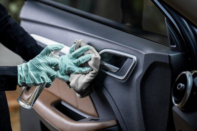 Private Chauffeured Airport Departure Transfers in Sydney - The real experience: your Sydney CBD pickup and luggage loading