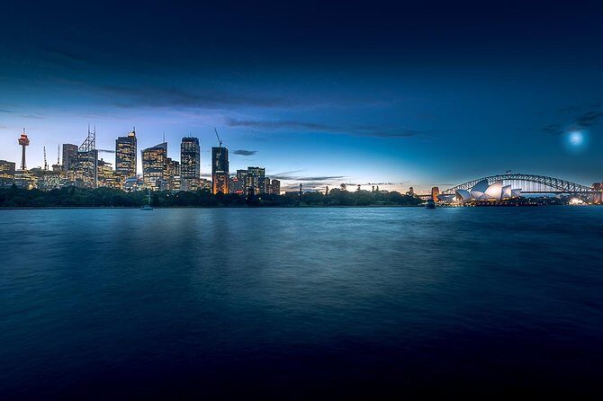 Private Sydney Harbour Sunset Photo Tour & Cruise - The Rocks cobbled lanes, quick viewpoints, and easy first wins