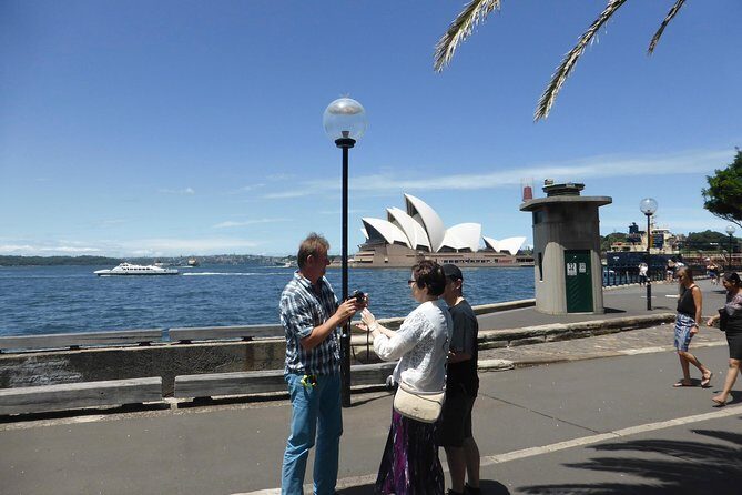 Private Tour: Half-Day Iconic Sydney - Bondi Beach: The Right Place for a Coffee Break