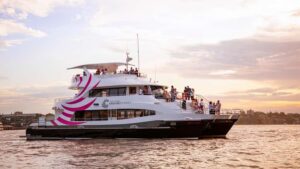 Sydney: 3-Course All Inclusive Dinner Harbour Cruise - 150 Minutes to See the Bridge, Opera House, and Night Lights