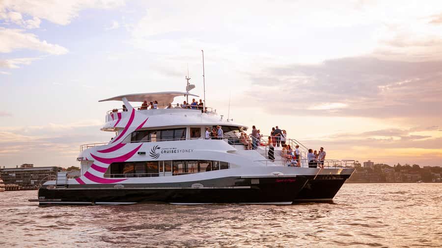 Sydney: 3-Course All Inclusive Dinner Harbour Cruise - 150 Minutes to See the Bridge, Opera House, and Night Lights