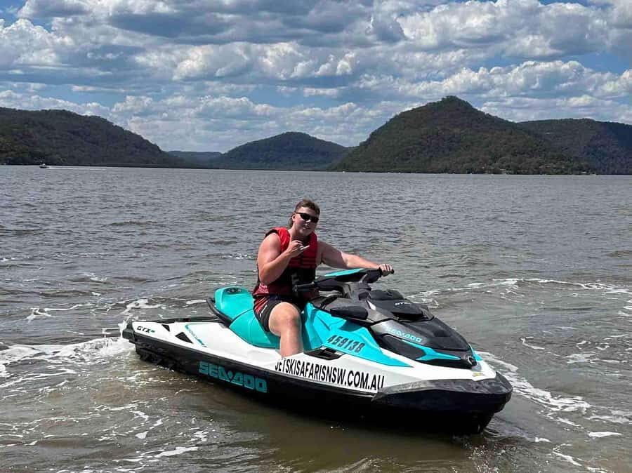 Sydney: 30 min Jet Ski Safari - Cruising north: bridges, islands, and the Wondabyne station stop
