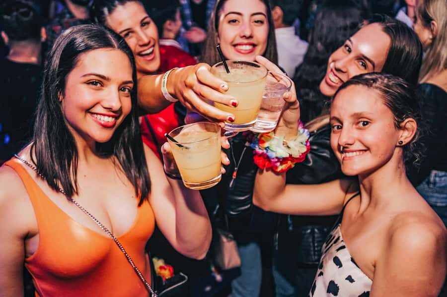 Sydney: Big Night Out Pub Crawl with Local Party Hosts - Drinks, Pizza, and Why $34 Can Make Sense