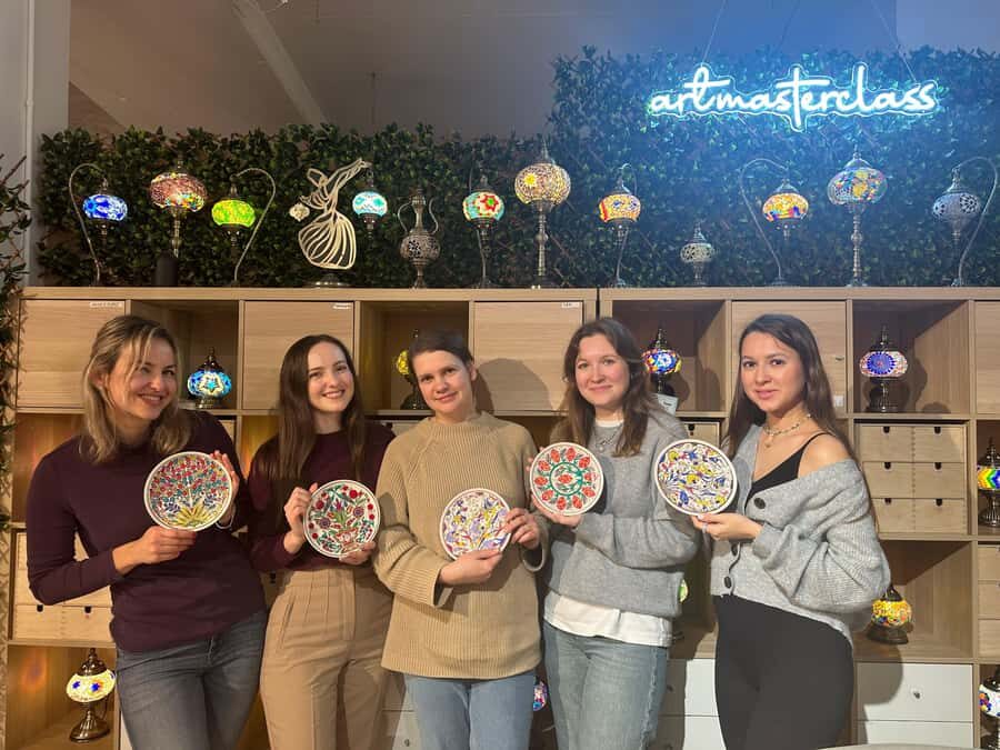 Sydney: Ceramic Plates & Bowls Paint and Sip Classes - How the 150 minutes plays out (and why it feels stress-free)