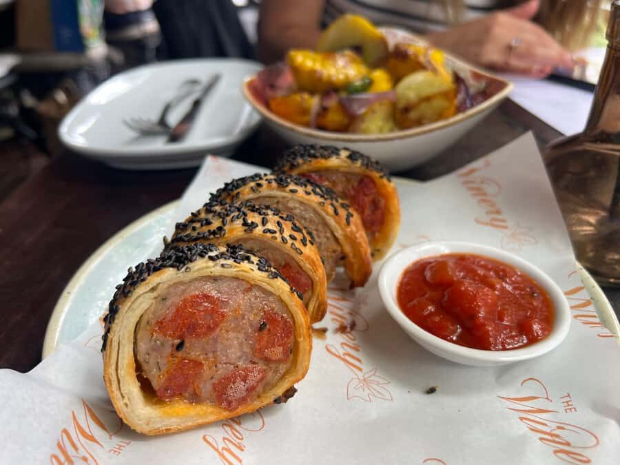 Sydney: Food Tour in Trendy Surry Hills with 8 Tastings - Dessert and ginger beer at a classic Australian pub