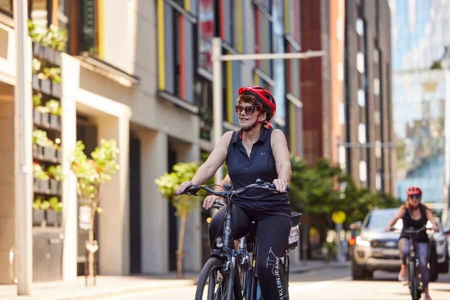 Sydney: Guided Harbour E-Bike Tour - The guide experience: storytelling, photo help, and that snack stop