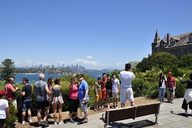 Sydney Guided Sightseeing Bus Tour - From The Domain to the Art Gallery facade: city culture before the harbor