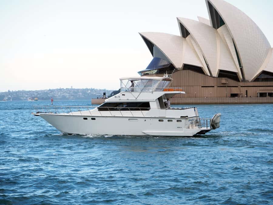Sydney Harbour: 2-Hour Morning Yacht Cruise with Morning Tea - The big icons: Sydney Harbour Bridge and Opera House from the water