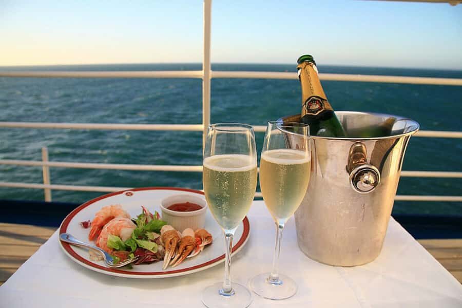 Sydney Harbour: 3-Hour Lunch Cruise with Live Music - Lunch on board: what the seafood-and-carvery buffet is really like