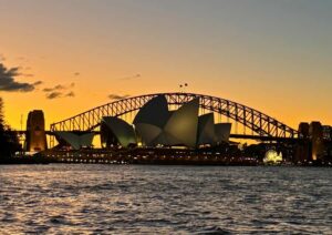 Sydney: Harbour Dinner Cruise with Buffet - Getting On at Circular Quay Without Missing Eastern Pontoon
