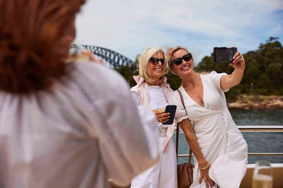 Sydney Harbour Experience 90-minute Sightseeing Cruise - Commentary Reality Check: Seven Languages on Your Phone
