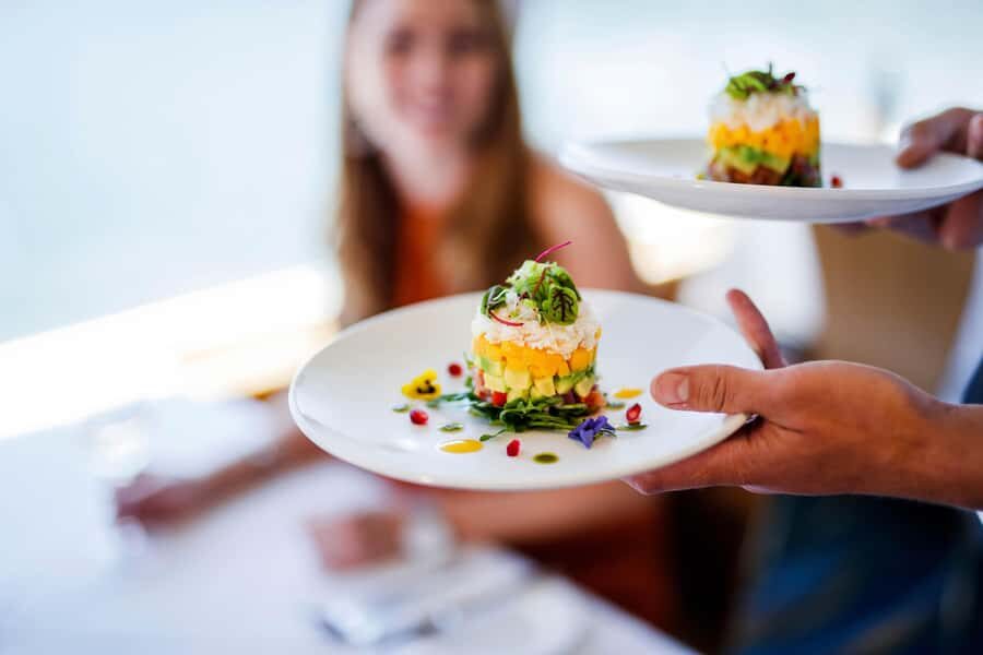 Sydney: Harbour Lunch Cruise with 2 or 3-Course Menu - Sydney 2000 vs. Captain Cook III: where the best views come from