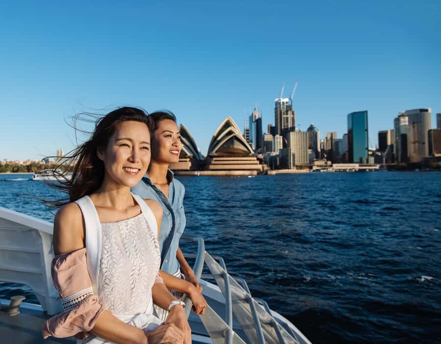 Sydney: Hop-on Hop-off Harbour Cruise with Commentary - Smartphone commentary: how it makes the views make sense