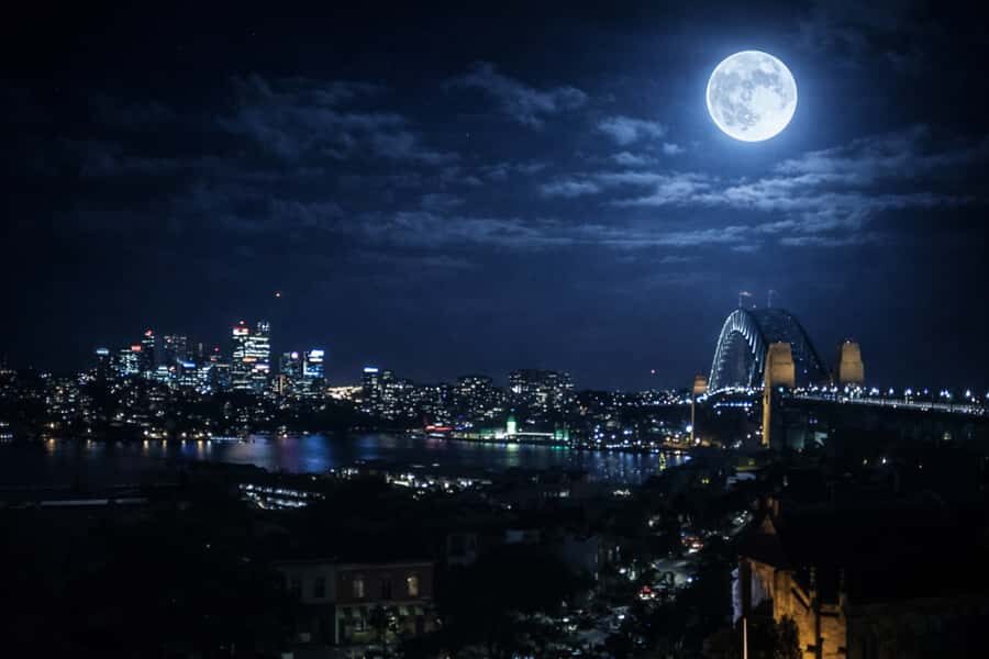 Sydney: Spirits of the Rock and Dark Past Walking Tour - Tour leaders matter: the best versions feel like a performance