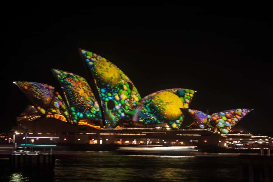 Sydney: Vivid Festival of Light Harbor Cruise with Dinner - Key things to know before you go