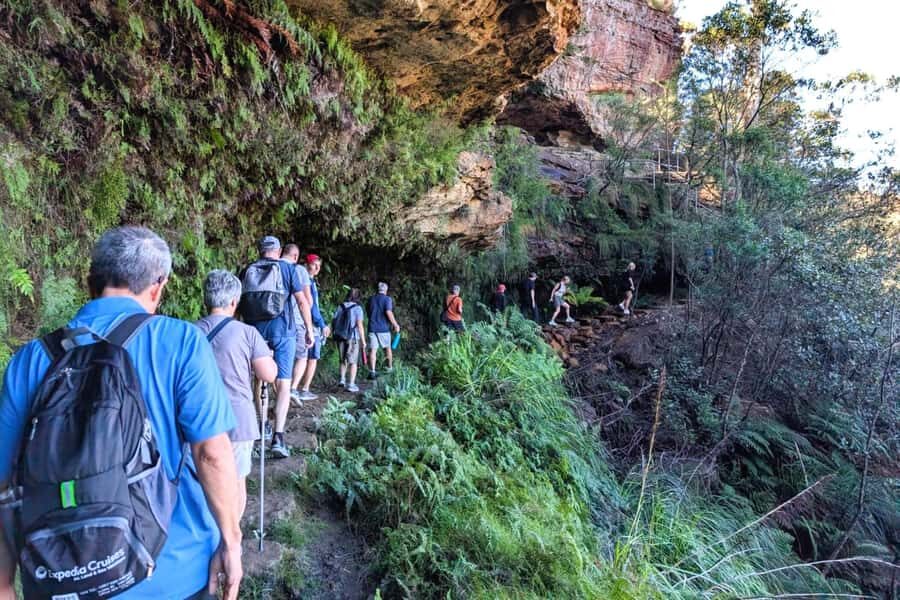 Sydney: Waterfall Bushwalk and Blue Mountain Sunset Day Trip - Three Sisters and Jamison Valley at golden hour